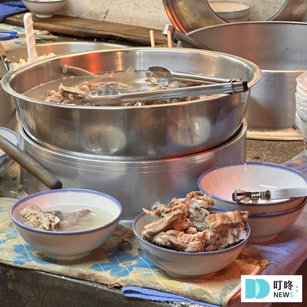 【灶頂原汁排骨湯高麗菜飯】台北必比登美食: 只要 30 元就能品嚐的經典美味開箱! 灶頂原汁排骨湯高麗菜飯_外觀5