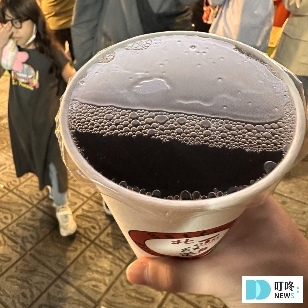 【士林夜市美食推薦】top10 美食シーリン!從經典小吃到隱藏美食全攻略! 梅花糕 鳥蛋 魷魚 銅鑼燒 水果 士林夜市美食推薦-北投燕窩紅茶2