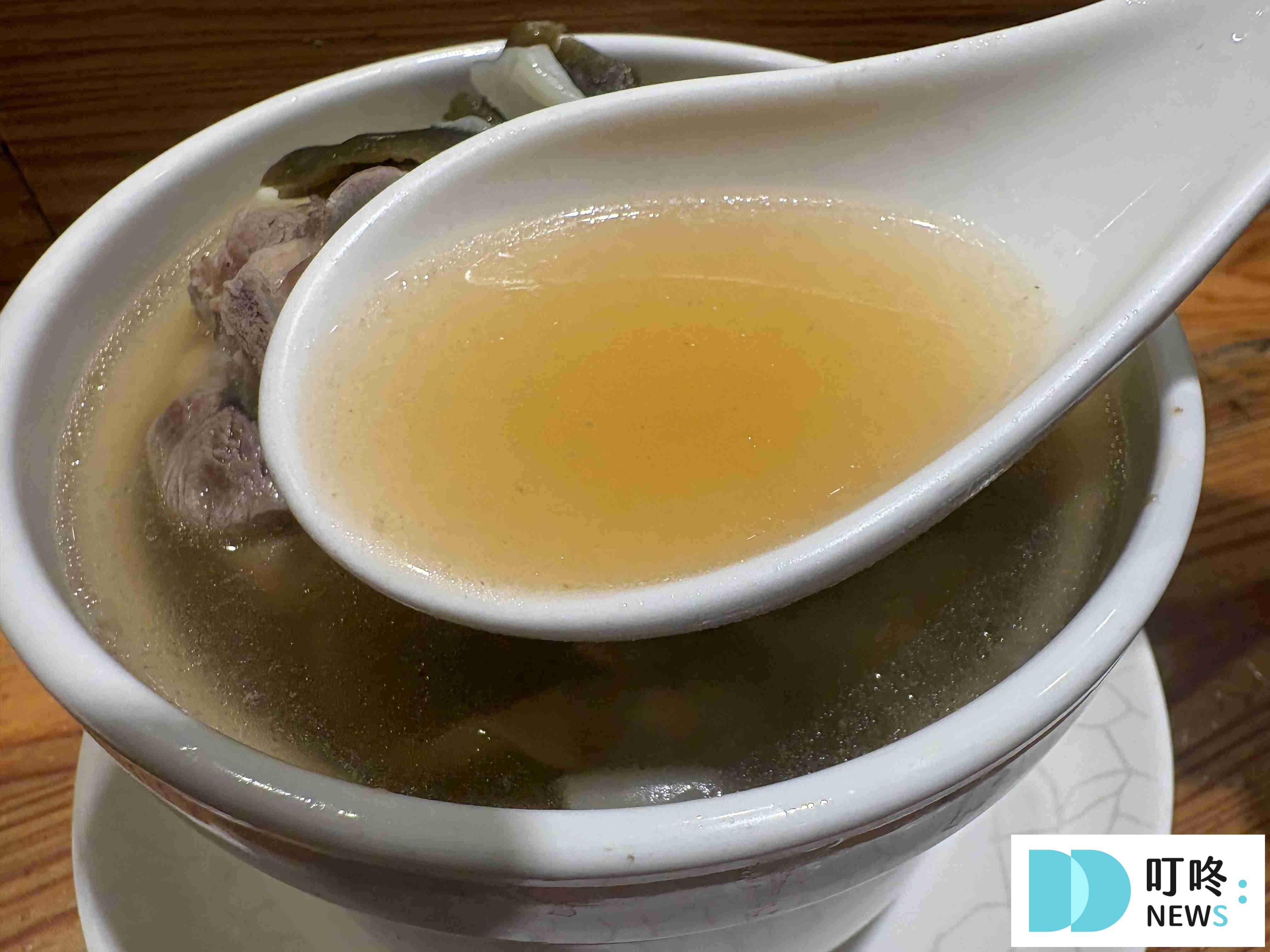 【雙月食品社(青島東路)】台北必比登美食:高品質的料理、銅板級的價位!油飯、湯品、滷味必點! 叮咚News|分享新奇與樂趣