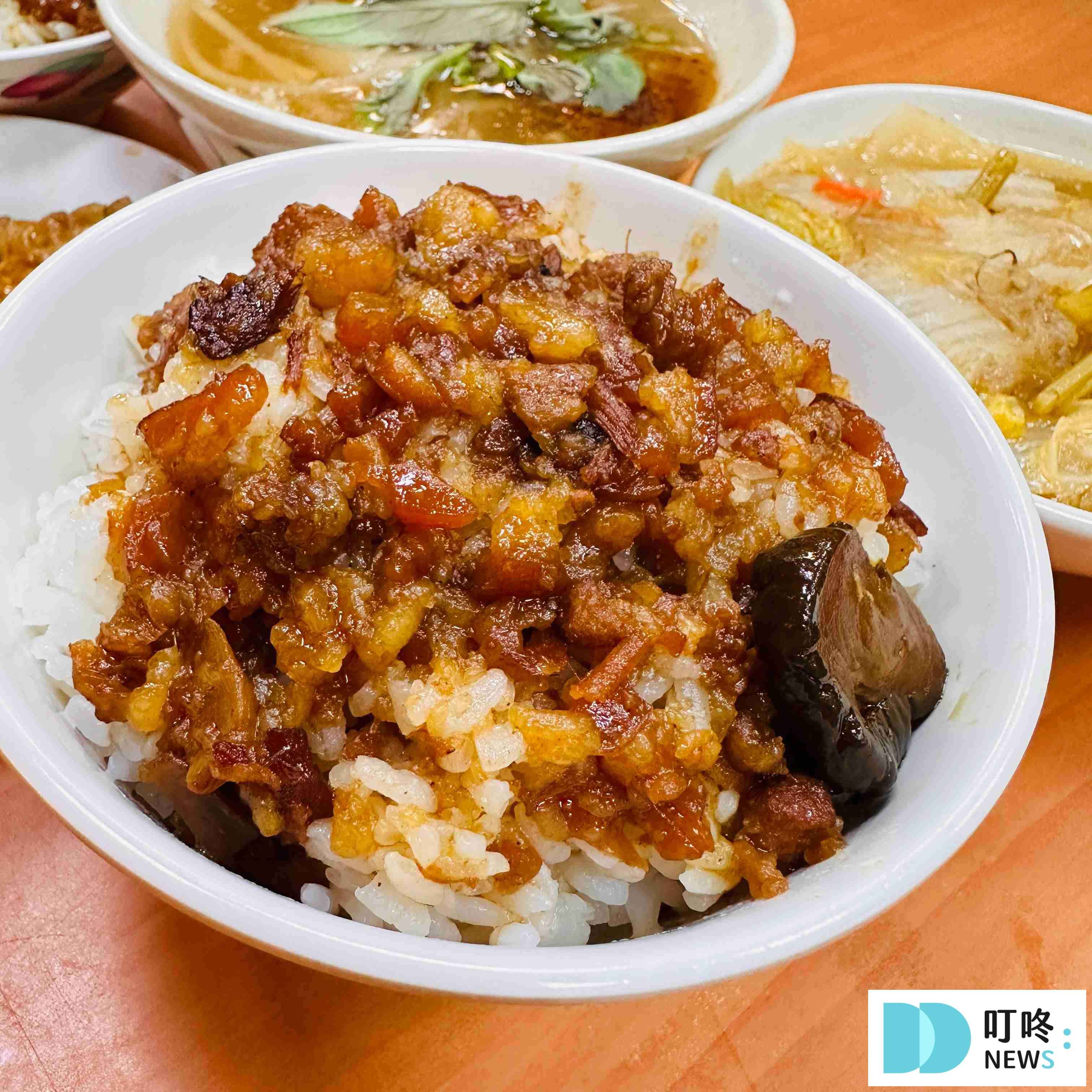【黃記魯肉飯】2025台北必比登新上榜|晴光市場旁的排隊美食!魯肉飯、花枝焿、小菜開箱! 黃記滷肉飯_滷肉飯