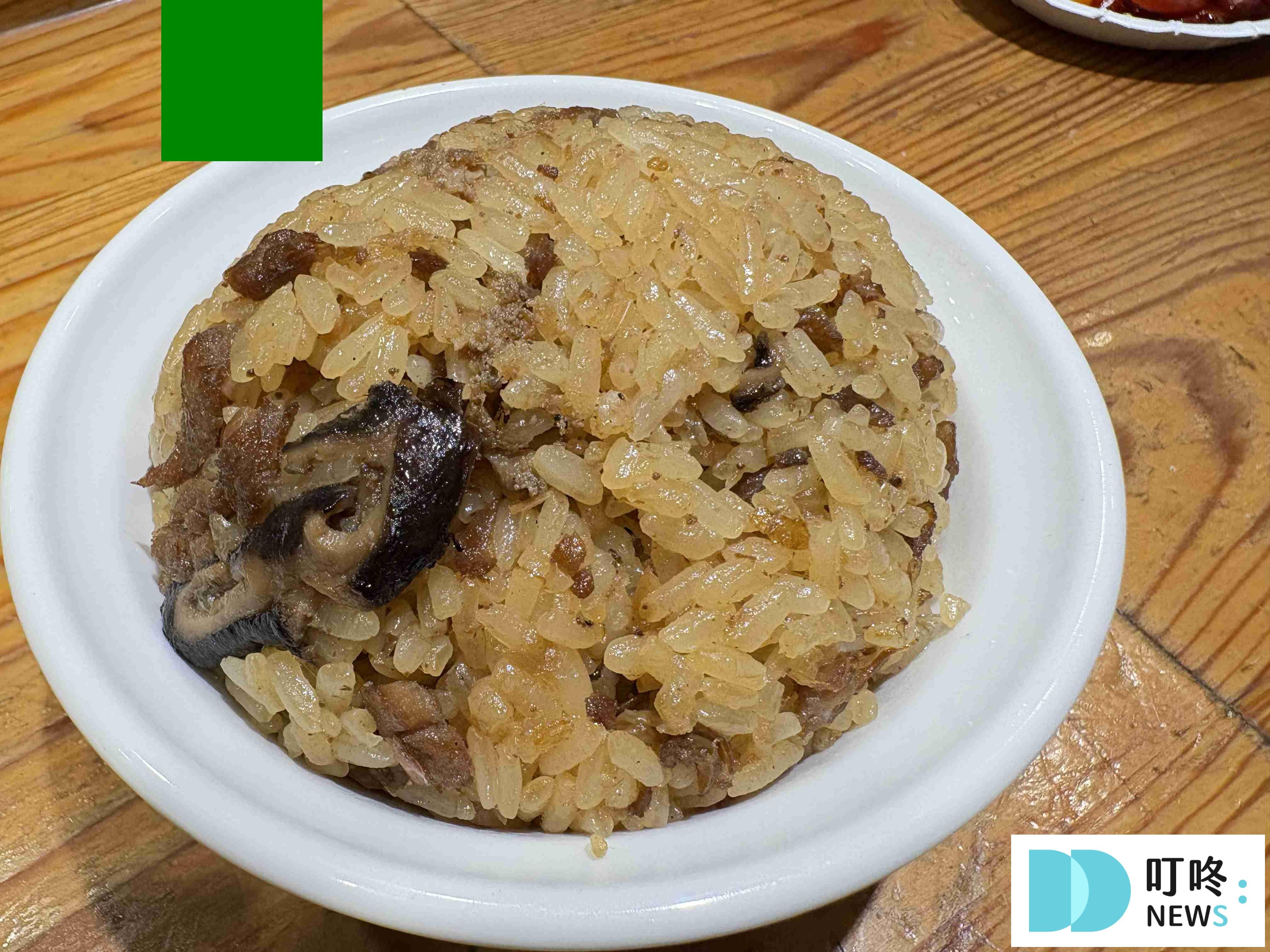 【雙月食品社(青島東路)】台北必比登美食:高品質的料理、銅板級的價位!油飯、湯品、滷味必點! 雙月食品社_油飯